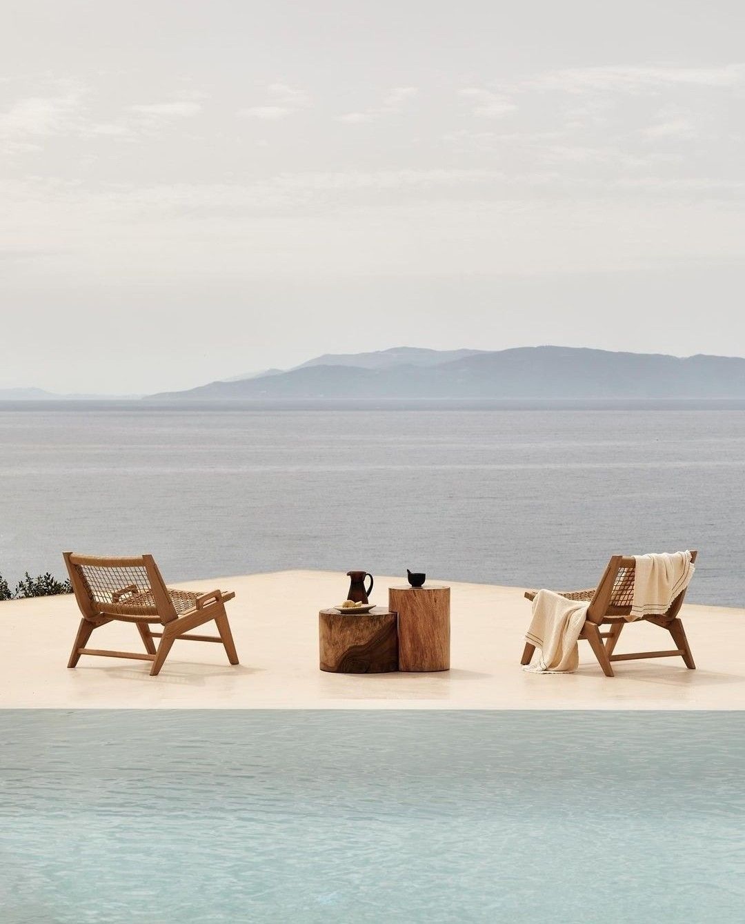Oceanfront deck chairs at an Unfenced setting